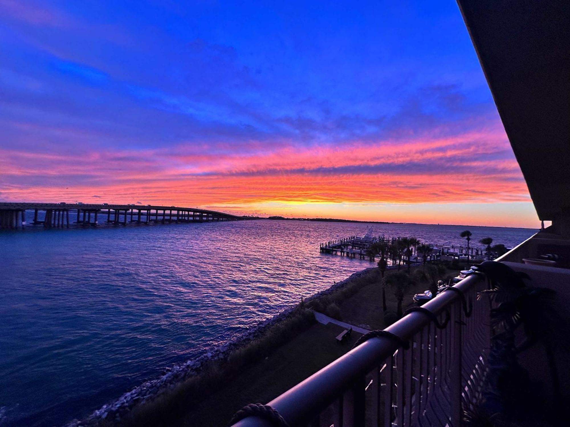 5 Star Resort 11Th Fl Stunning Sunrise 2Br 2Ba King Suite,Pools ,Shuttle Or Walk To Beach Destin Bagian luar foto